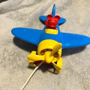 Mickey Pull plane